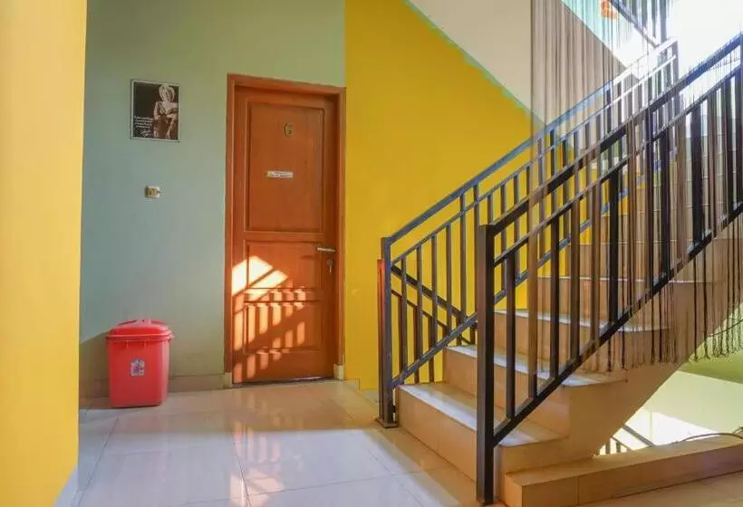 Majatalo Reddoorz Near Kemang Square