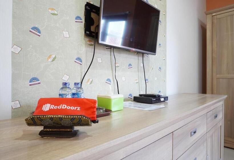 بنسيون Reddoorz Near Kemang Square