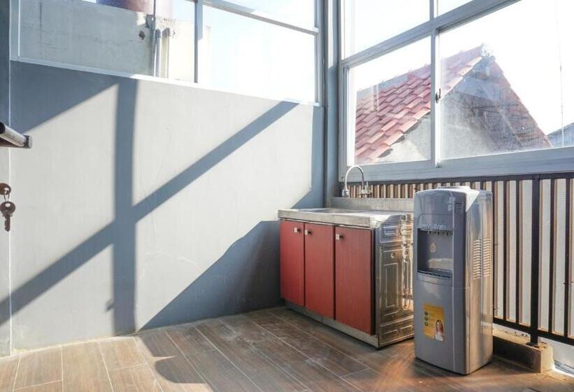 بنسيون Reddoorz Near Kemang Square