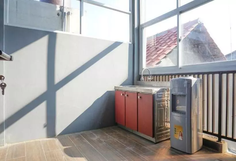 Majatalo Reddoorz Near Kemang Square