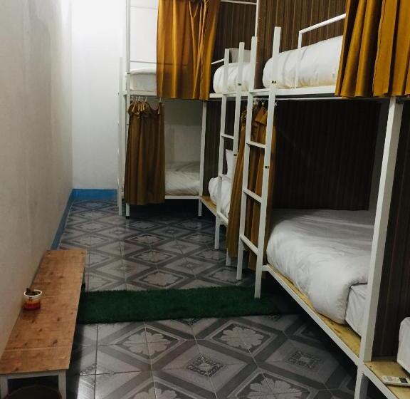 Naga Hostel & Café