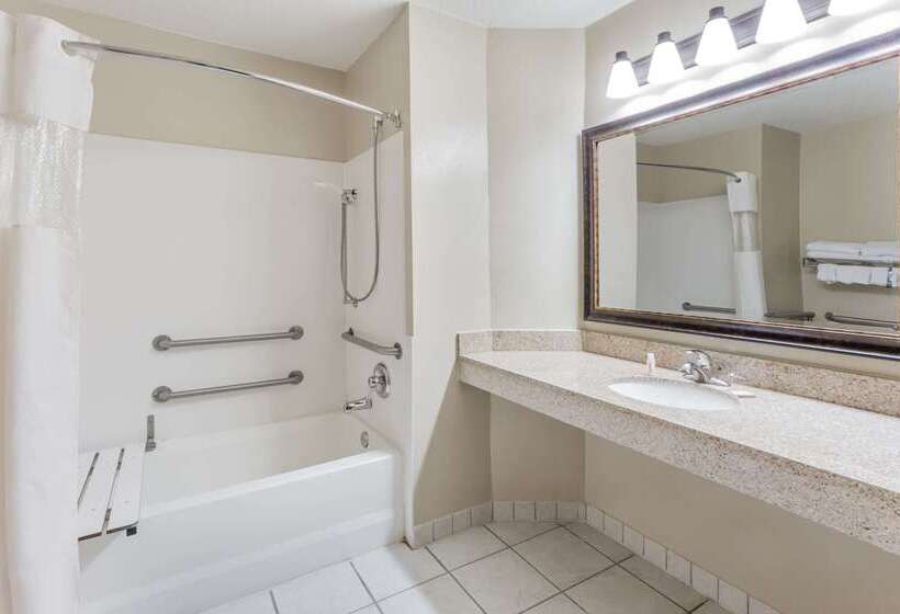 Отель Baymont By Wyndham Mequon Milwaukee Area