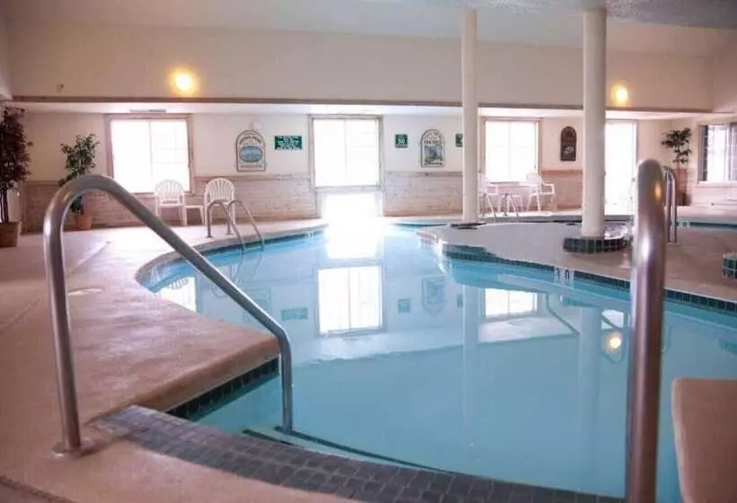 Отель Baymont By Wyndham Mequon Milwaukee Area