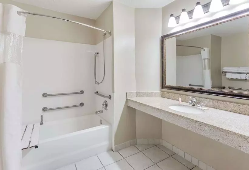 Отель Baymont By Wyndham Mequon Milwaukee Area