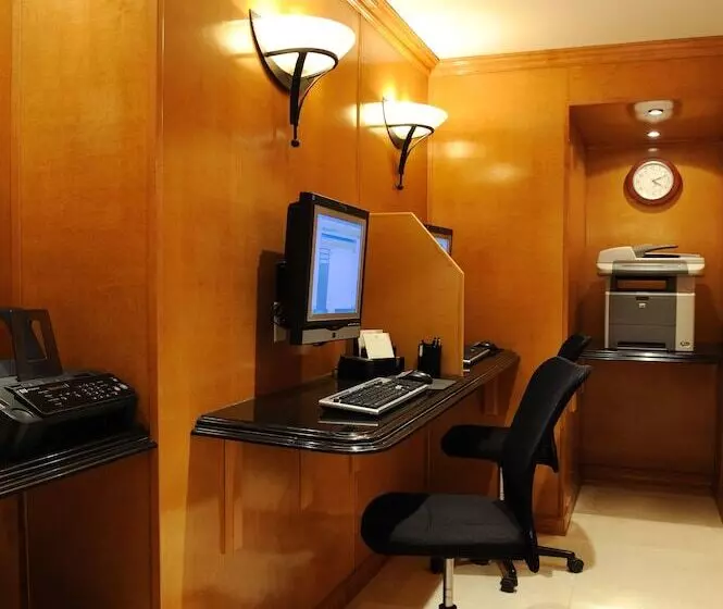 Beverly Hills Plaza Hotel & Spa