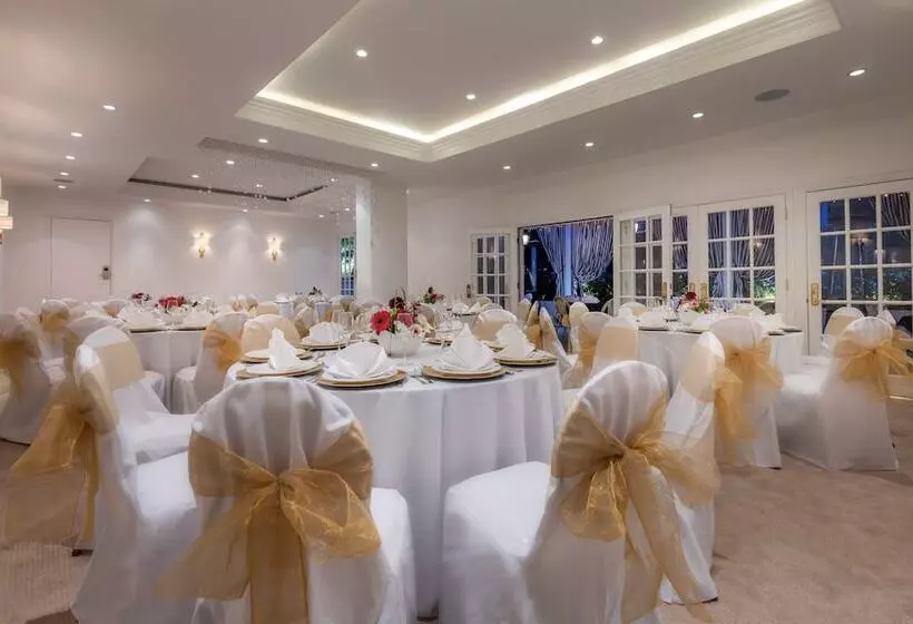 Beverly Hills Plaza Hotel & Spa