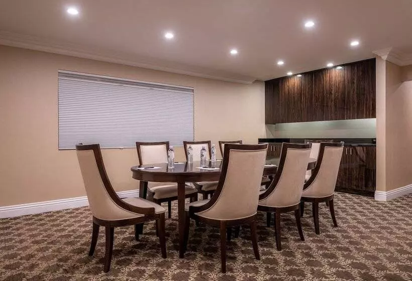 Beverly Hills Plaza Hotel & Spa