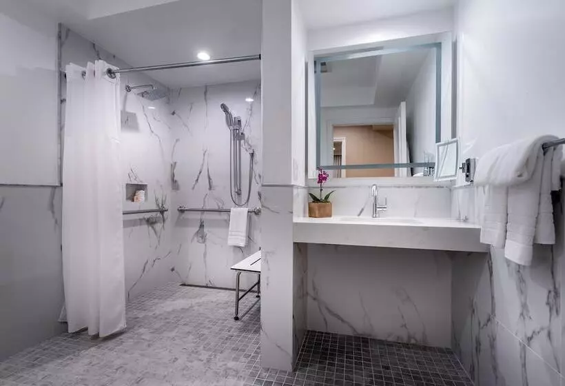 Beverly Hills Plaza Hotel & Spa