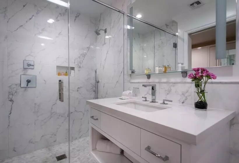 Beverly Hills Plaza Hotel & Spa