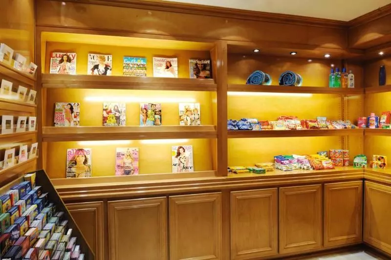 Beverly Hills Plaza Hotel & Spa