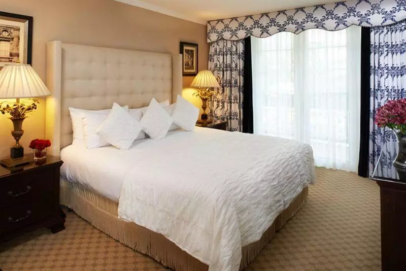 Beverly Hills Plaza Hotel & Spa