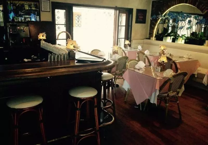 Beverly Hills Plaza Hotel & Spa