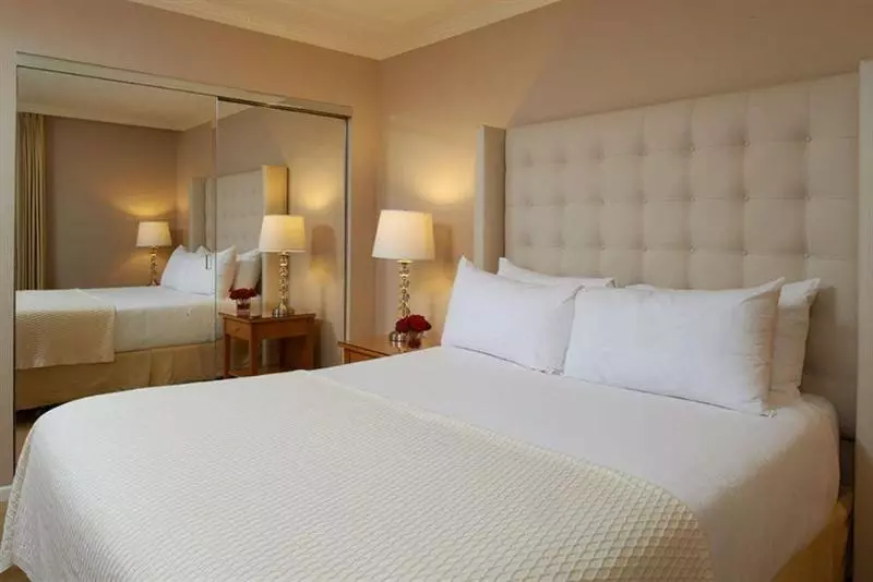 Beverly Hills Plaza Hotel & Spa