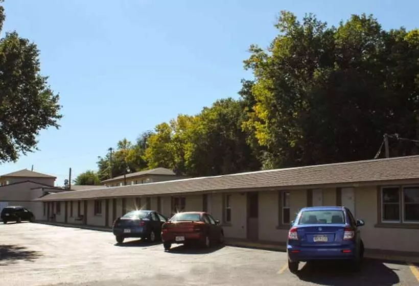 호텔 Golden Wheat Budget Host Inn Junction City