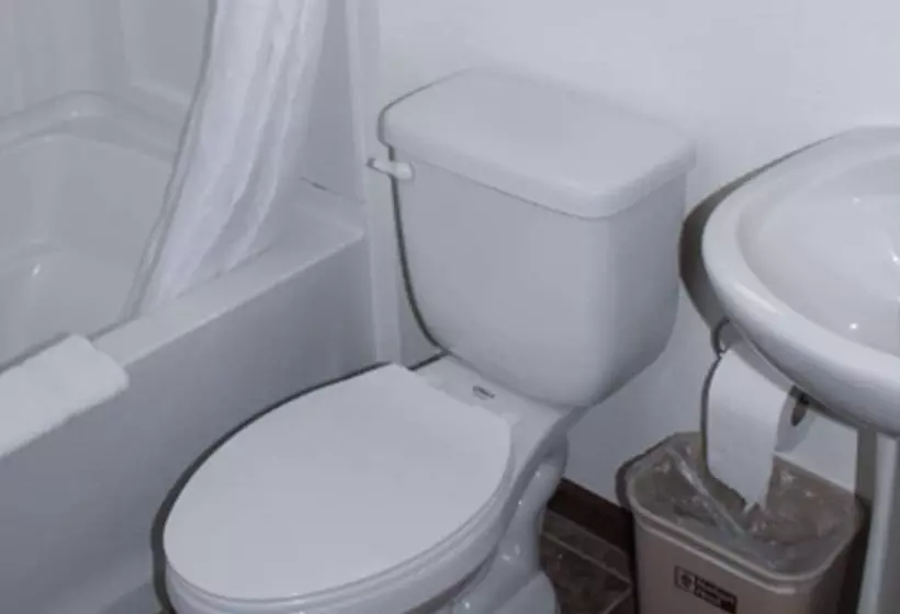 호텔 Golden Wheat Budget Host Inn Junction City