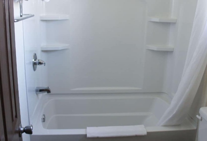 فندق Golden Wheat Budget Host Inn Junction City