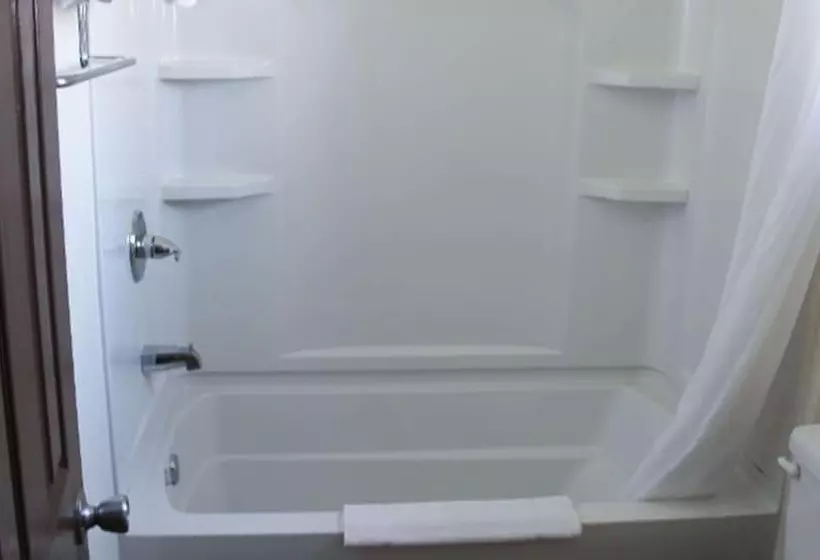 호텔 Golden Wheat Budget Host Inn Junction City