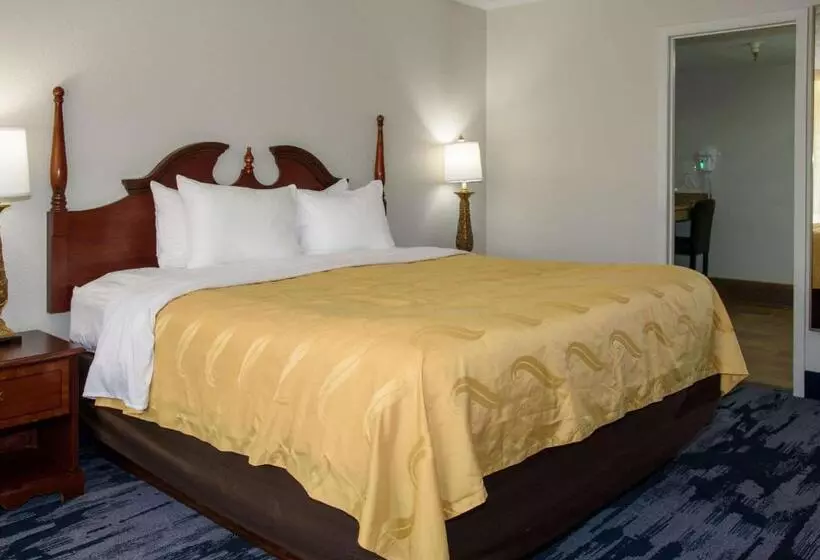 هتل Quality Inn