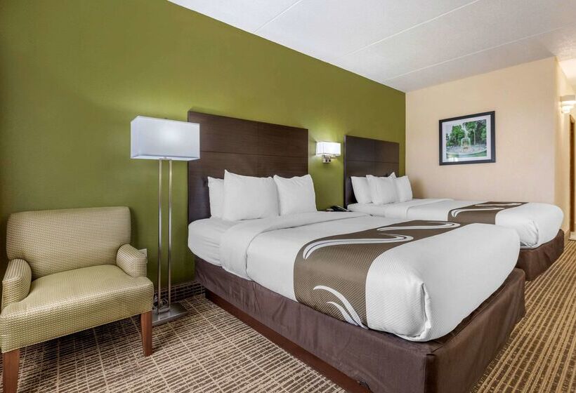 בית מלון כפרי Clarion Pointe Louisville East