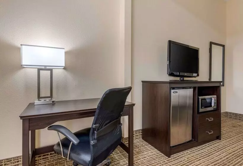 호텔 Clarion Pointe Louisville East