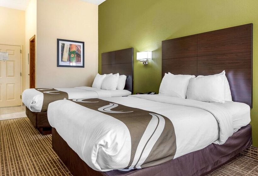 בית מלון כפרי Clarion Pointe Louisville East