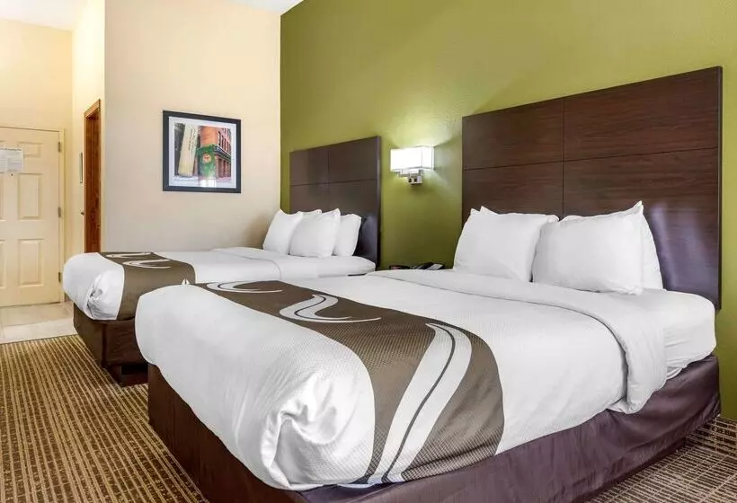 호텔 Clarion Pointe Louisville East