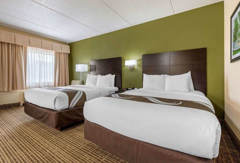 בית מלון כפרי Clarion Pointe Louisville East