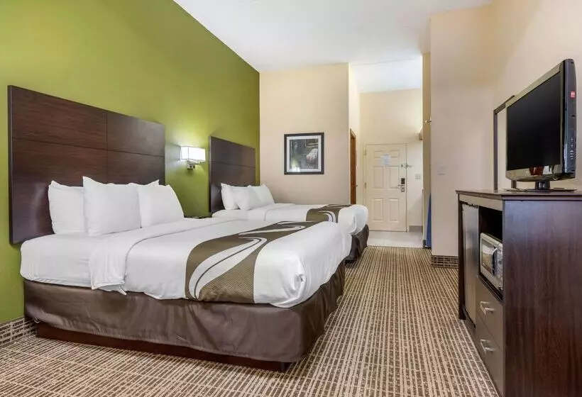 호텔 Clarion Pointe Louisville East