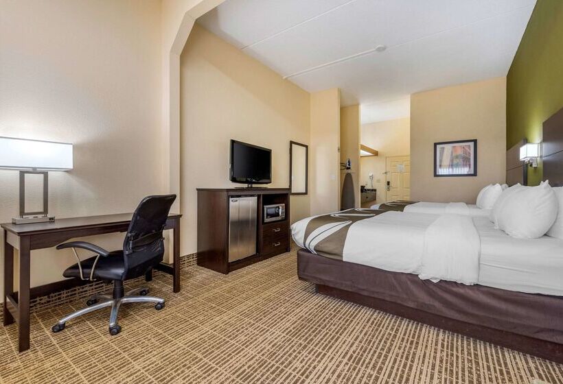 בית מלון כפרי Clarion Pointe Louisville East