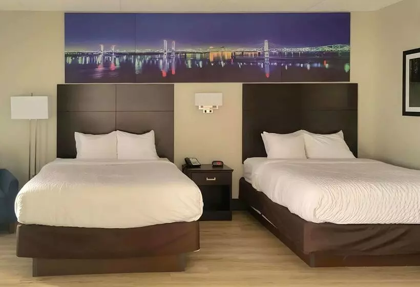 호텔 Clarion Pointe Louisville East