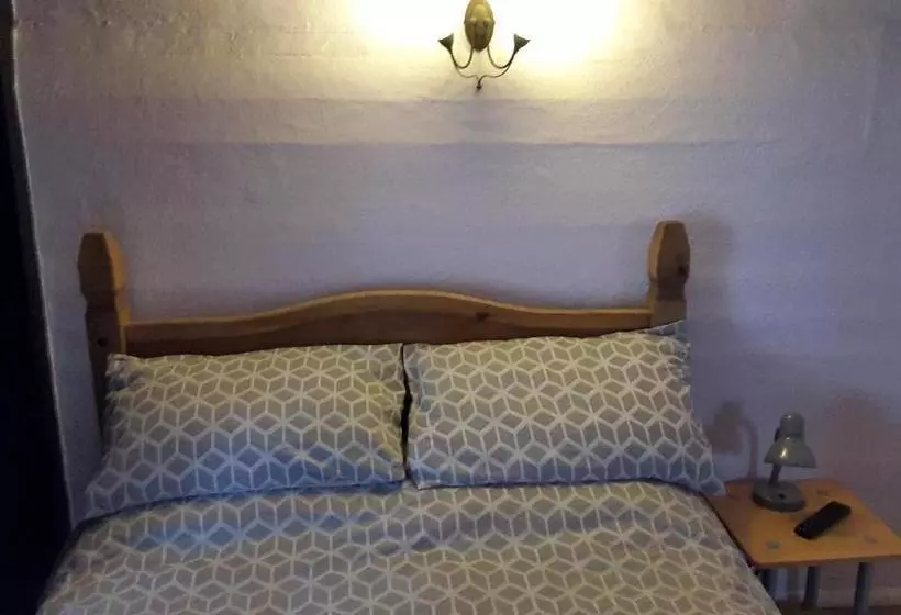 تختخواب و صبحانه The Monk & Tipster