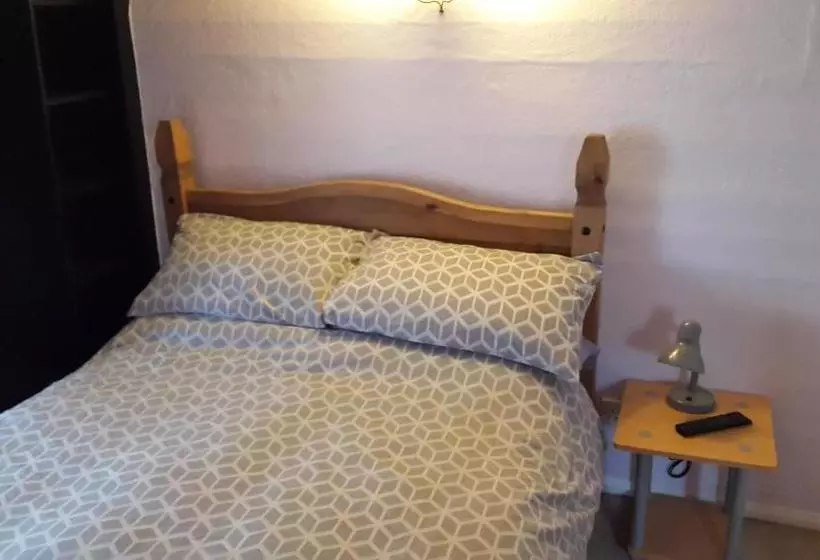 تختخواب و صبحانه The Monk & Tipster