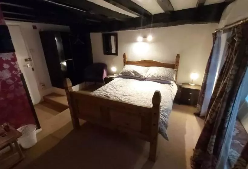 تختخواب و صبحانه The Monk & Tipster