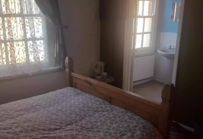 تختخواب و صبحانه The Monk & Tipster