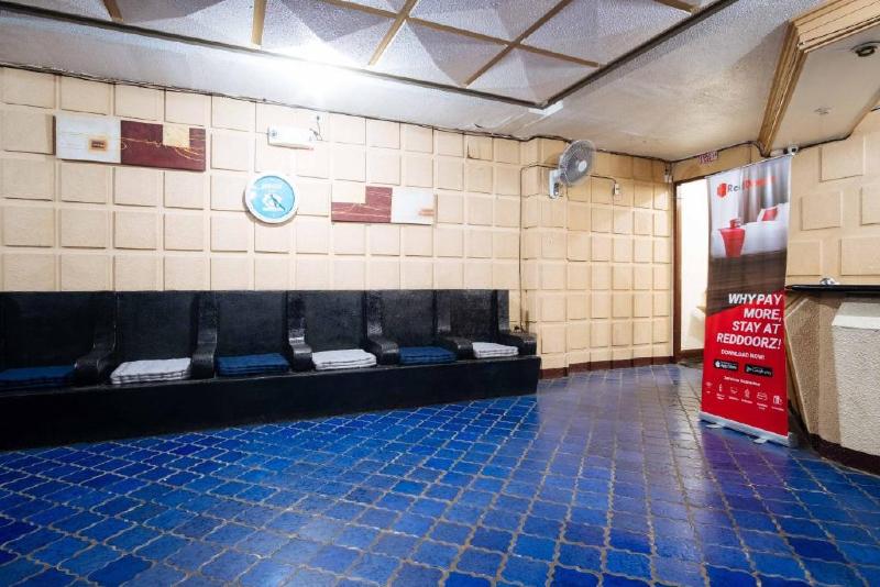 בית מלון כפרי Reddoorz @downtown Bacolod