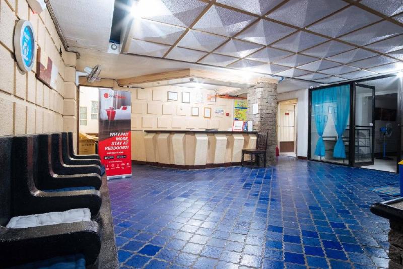 בית מלון כפרי Reddoorz @downtown Bacolod