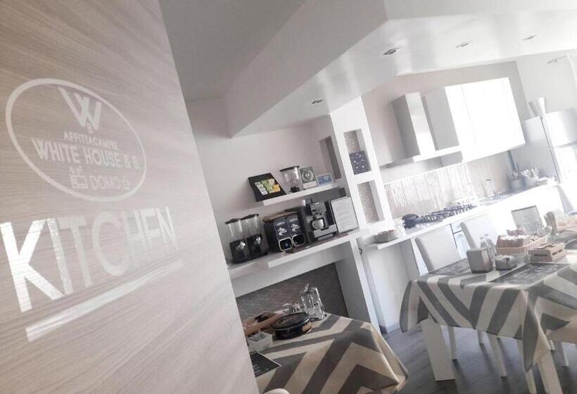 펜션 White House & B