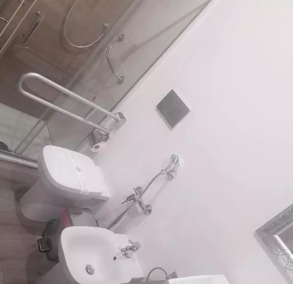 پانسیون White House & B