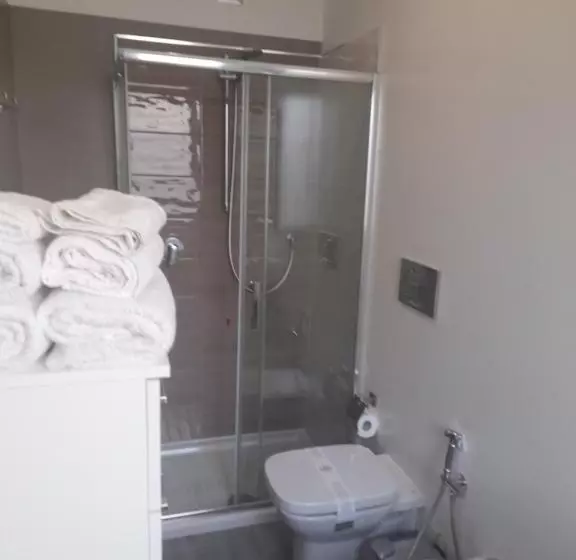 پانسیون White House & B