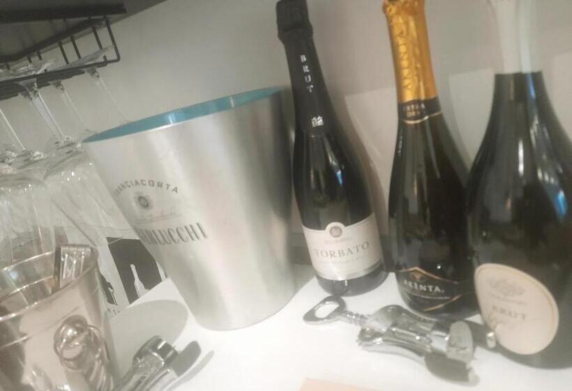 펜션 White House & B