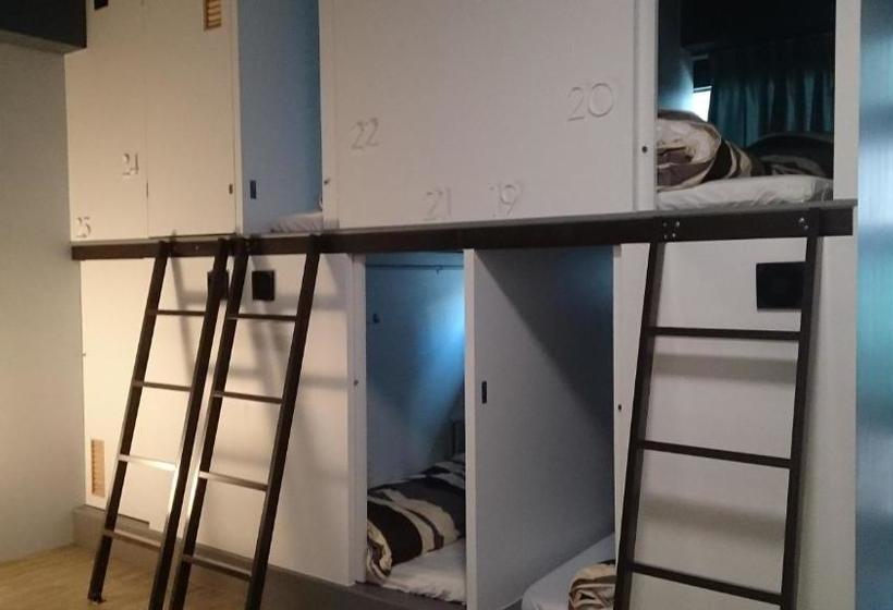 هاستل Flying Backpacker