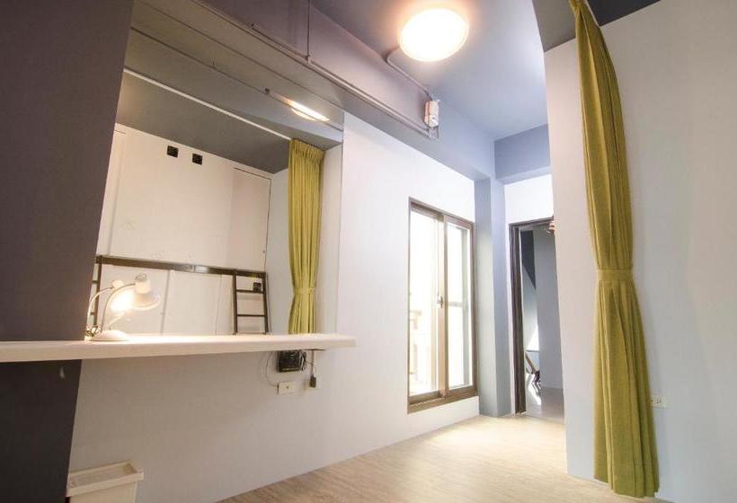 هاستل Flying Backpacker