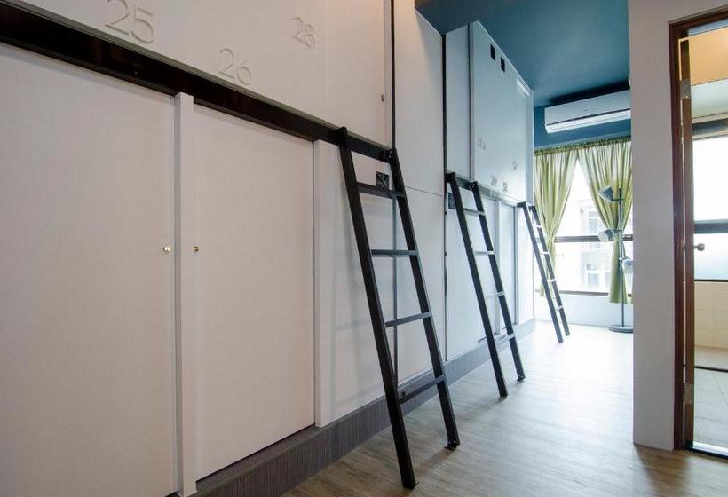 هاستل Flying Backpacker