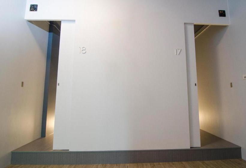 هاستل Flying Backpacker