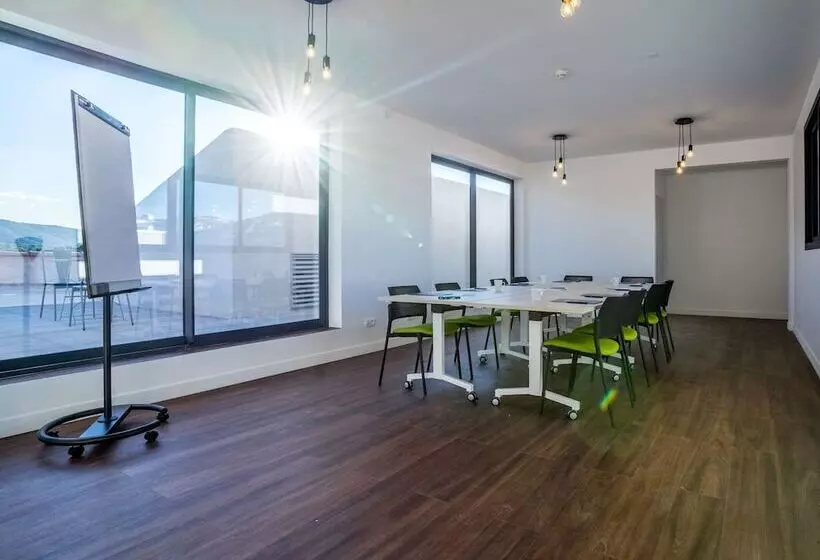 Hotelli Campanile Marseille Est  Aubagne