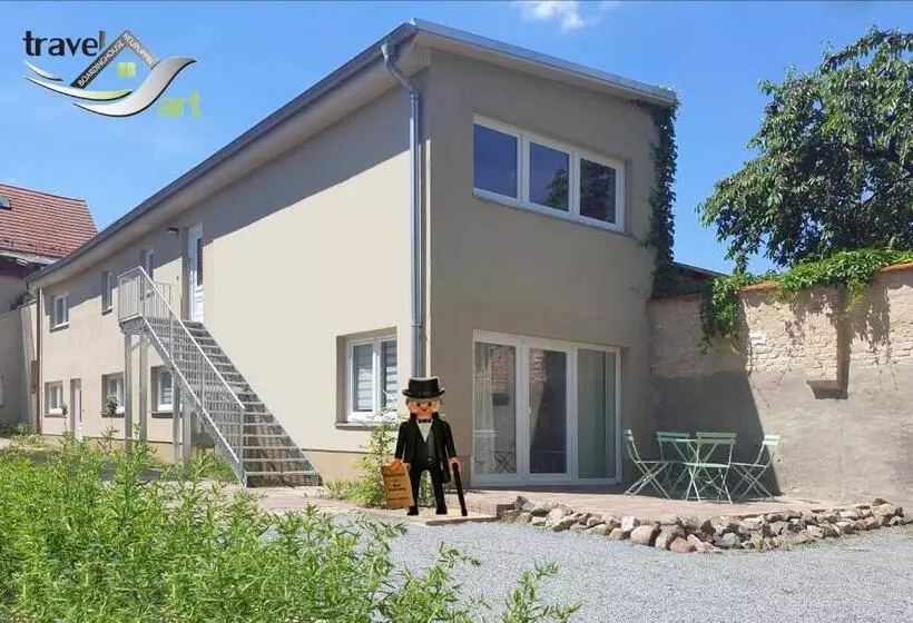 Travel Art Boardinghouse
