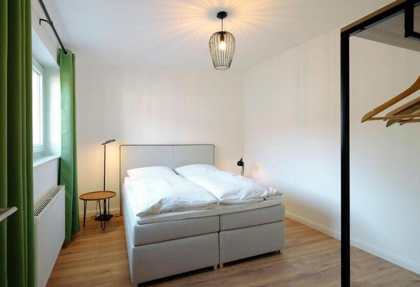 Travel Art Boardinghouse