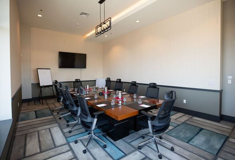 ホテル Indigo Seattle Everett Waterfront Place, An Ihg