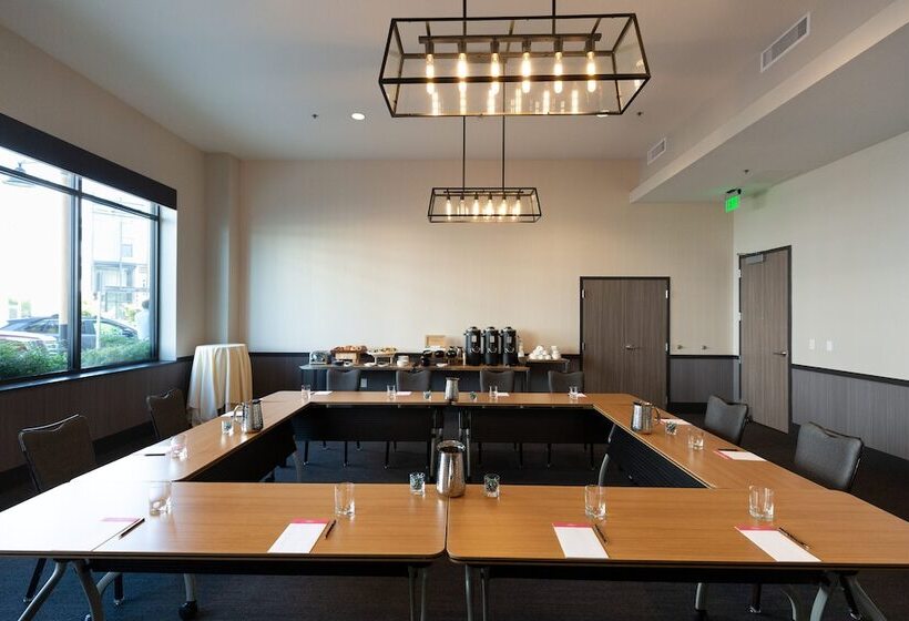 ホテル Indigo Seattle Everett Waterfront Place, An Ihg