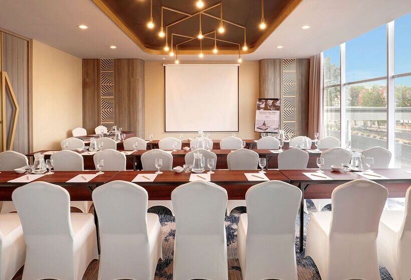 בית מלון כפרי Mercure Makassar Nexa Pettarani